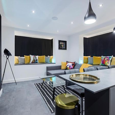Two Bed Modern Apartment 5Min Walk To Town Centre With Free Parking ! Under New Management Blackpool Esterno foto