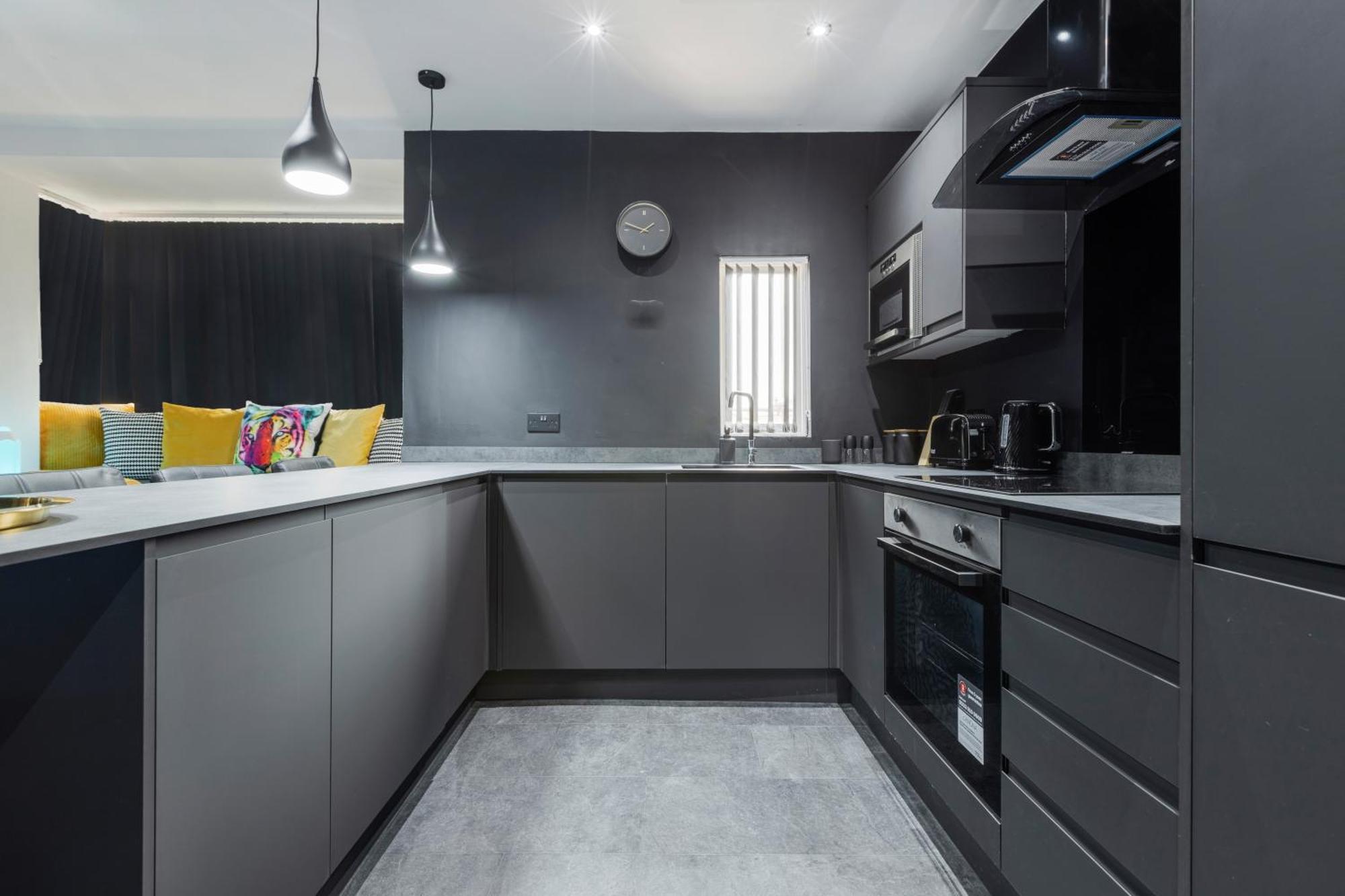 Two Bed Modern Apartment 5Min Walk To Town Centre With Free Parking ! Under New Management Blackpool Esterno foto
