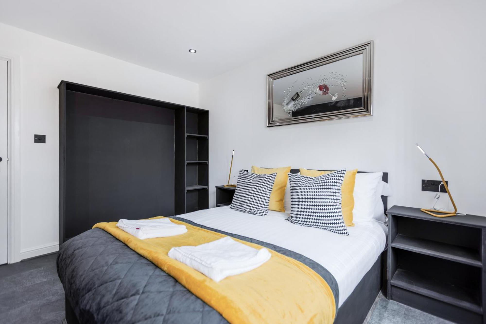 Two Bed Modern Apartment 5Min Walk To Town Centre With Free Parking ! Under New Management Blackpool Esterno foto
