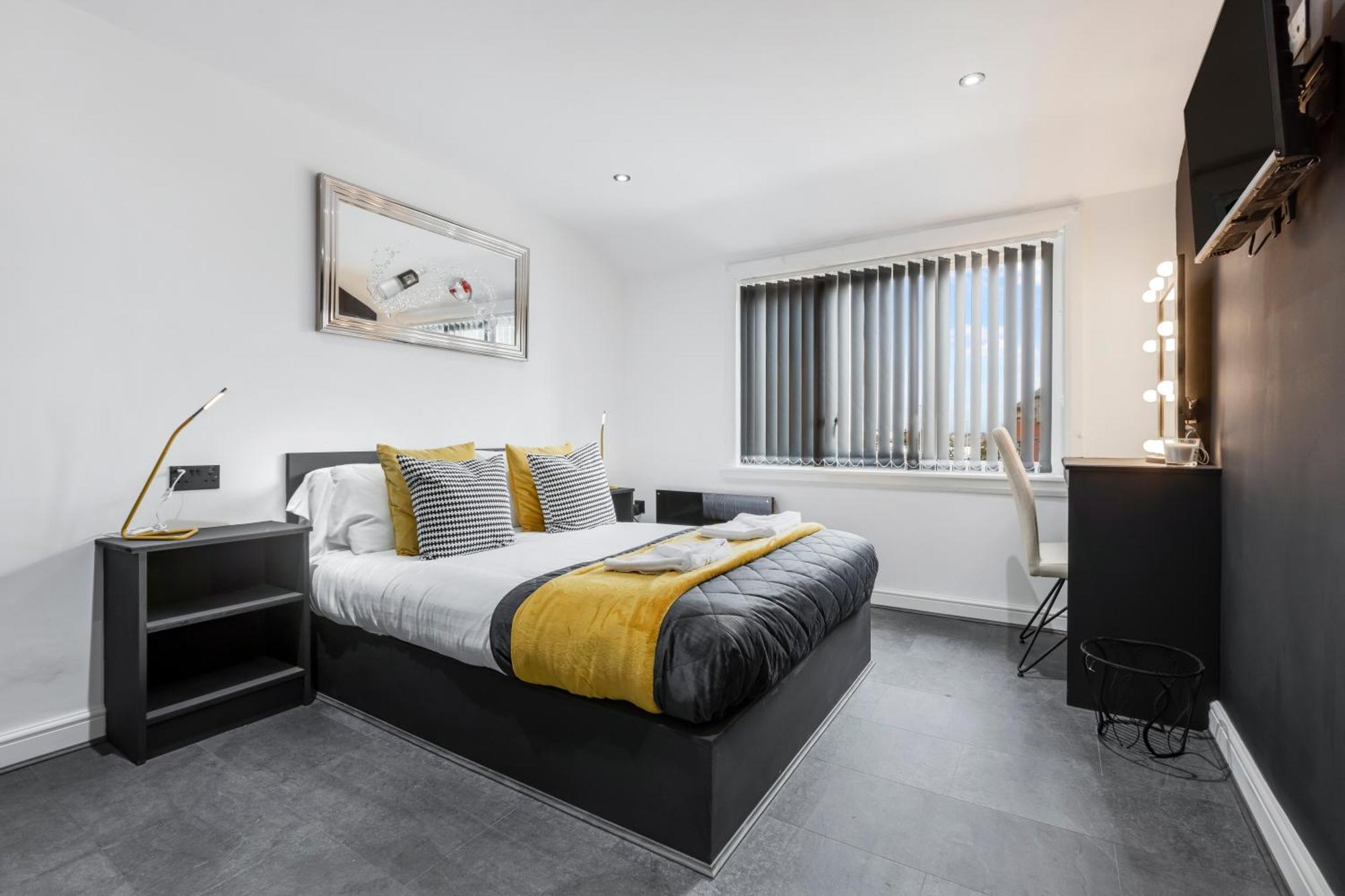 Two Bed Modern Apartment 5Min Walk To Town Centre With Free Parking ! Under New Management Blackpool Esterno foto