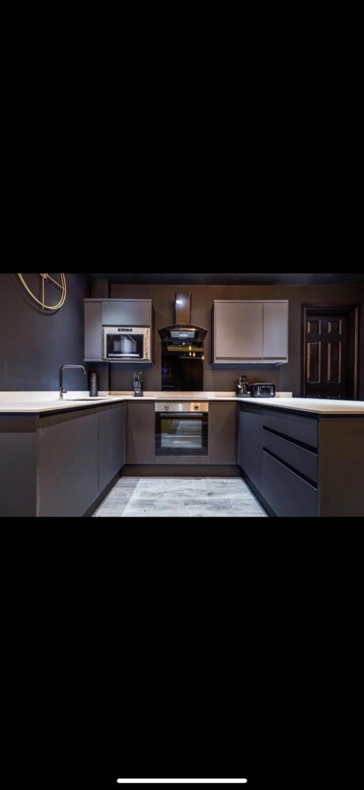 Two Bed Modern Apartment 5Min Walk To Town Centre With Free Parking ! Under New Management Blackpool Esterno foto